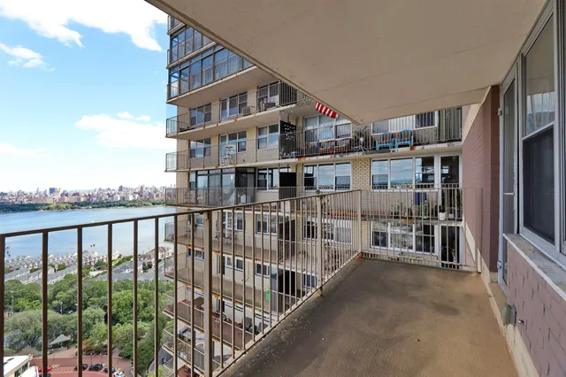 $250,000 | 6040 Boulevard East, Unit 29N, West New York, NJ 07093