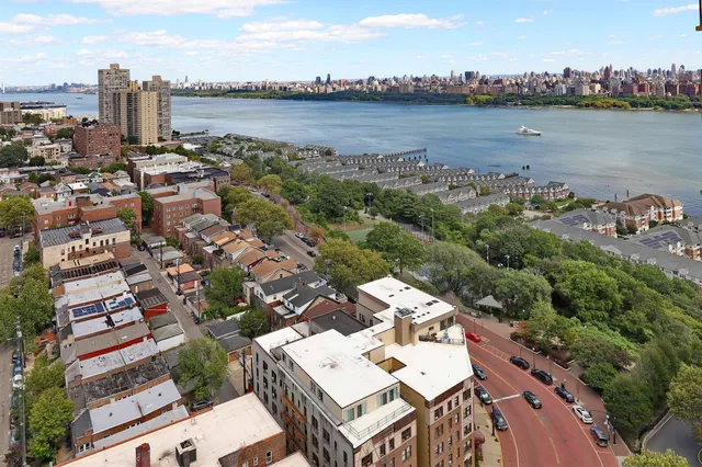 $250,000 | 6040 Boulevard East, Unit 29N, West New York, NJ 07093