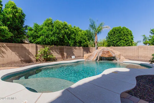$825,000 | 882 East Parkview Drive, Gilbert, AZ 85295