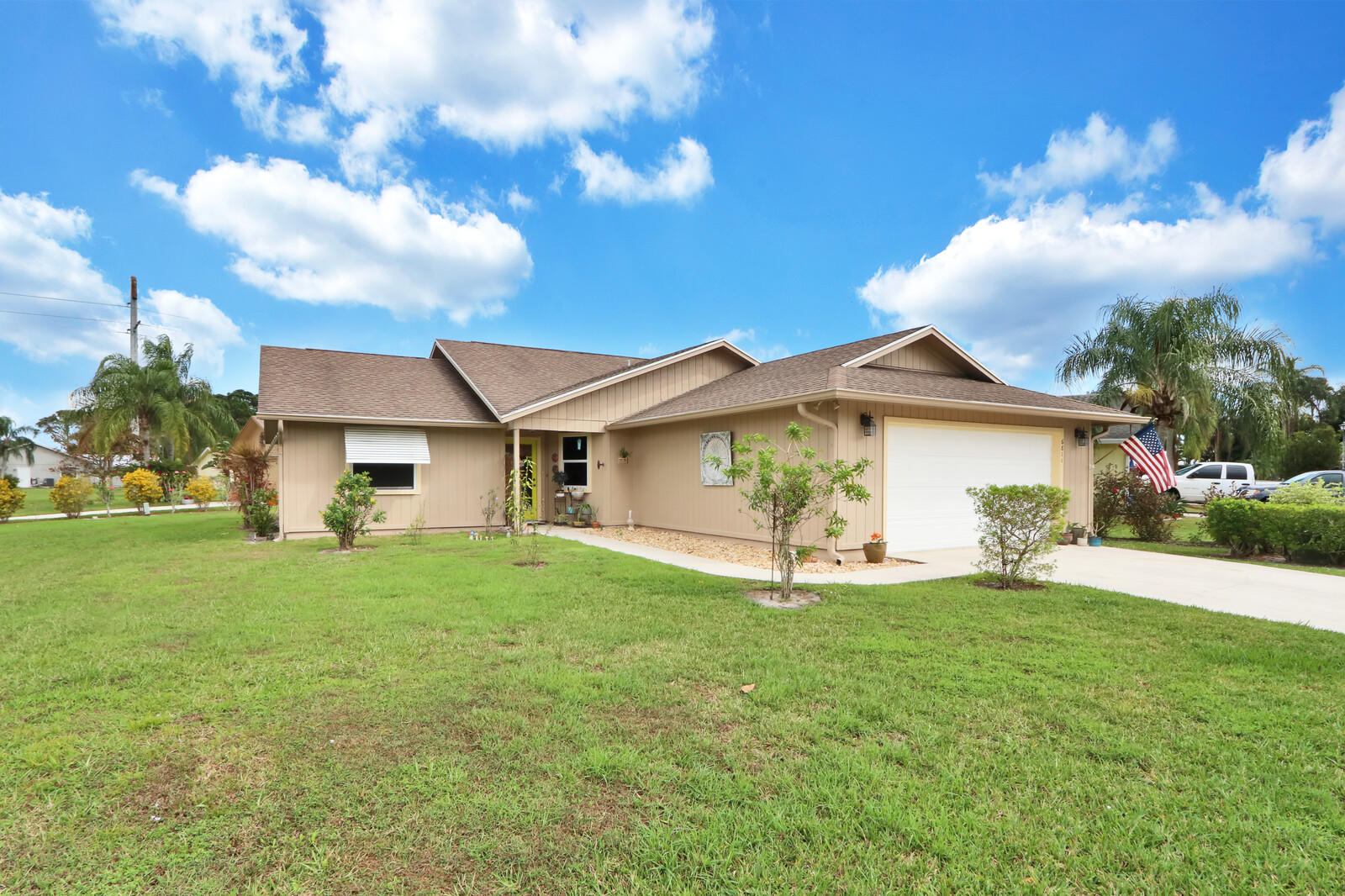 6811 Southeast Raintree Avenue Stuart, FL 34997 - Photo 1 of 24 02_Image_2_mls