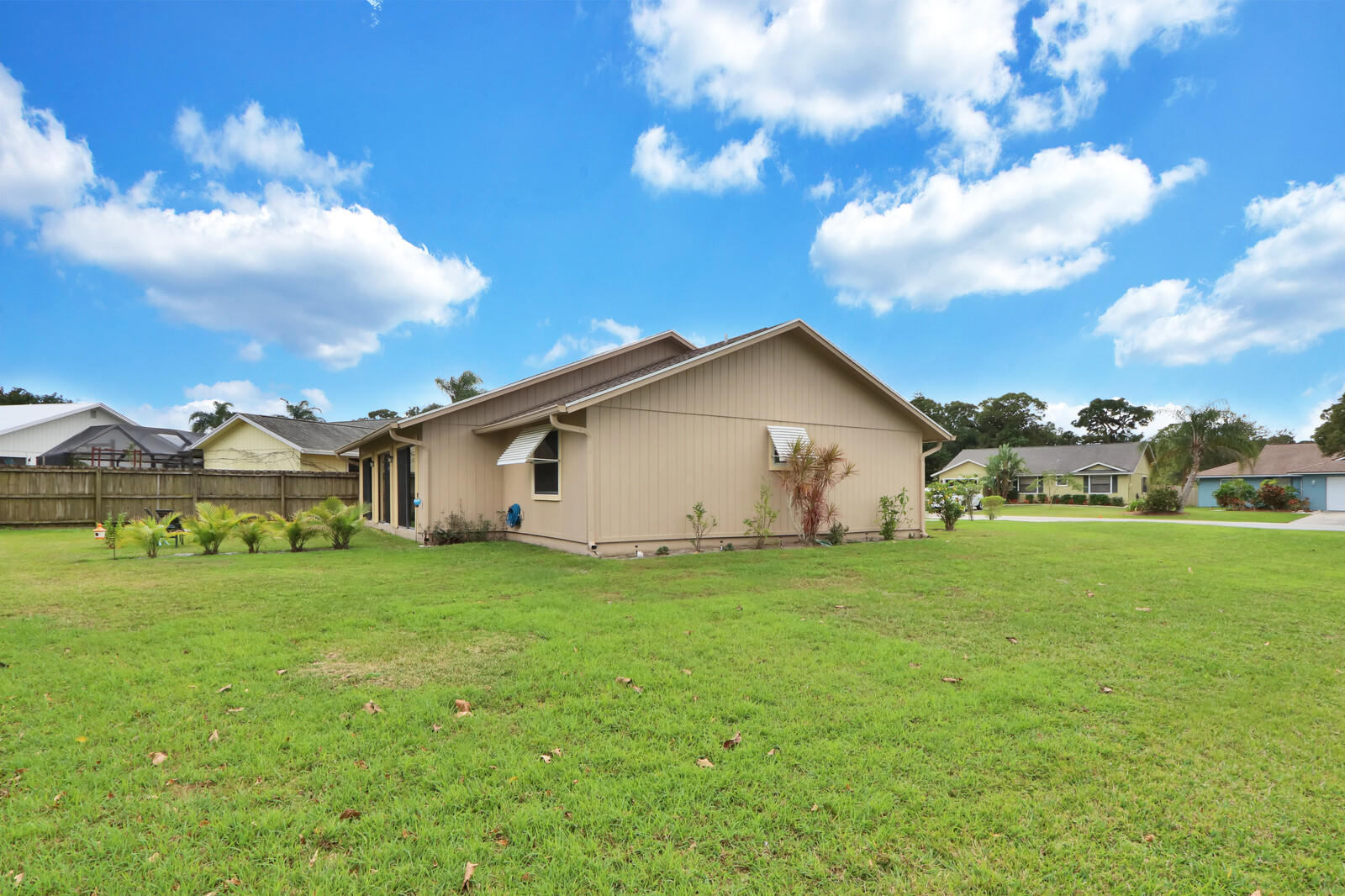 6811 Southeast Raintree Avenue Stuart, FL 34997 - Photo 17 of 24 17_Image_17_mls