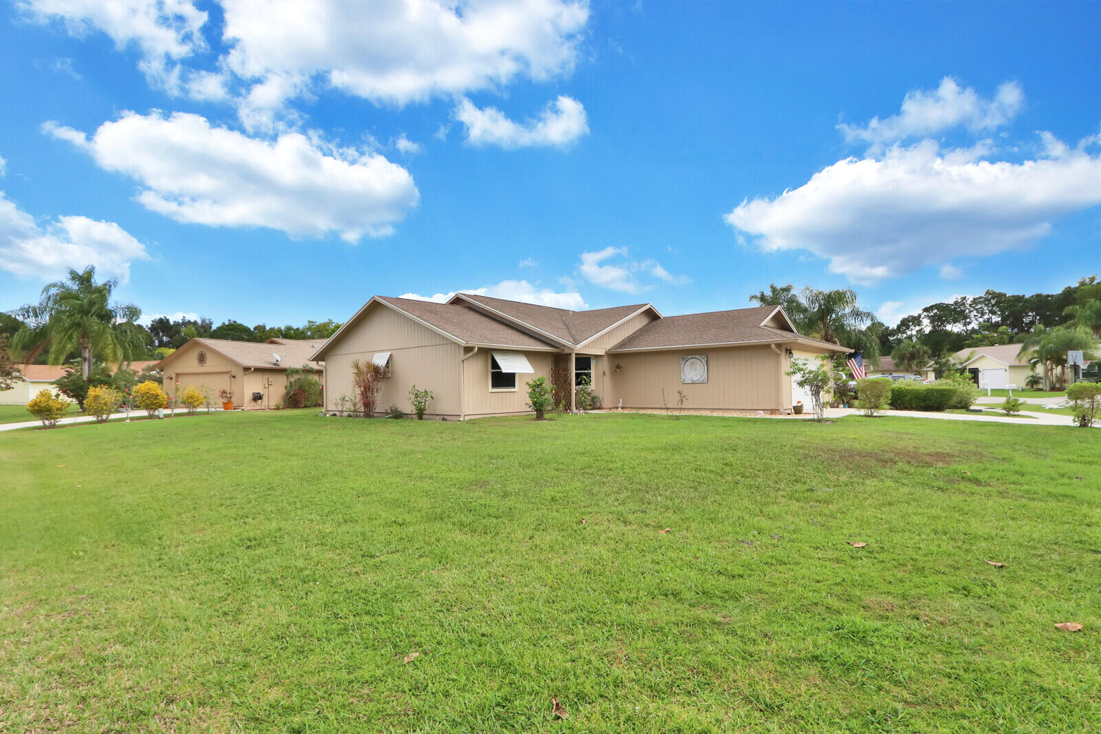 6811 Southeast Raintree Avenue Stuart, FL 34997 - Photo 2 of 24 03_Image_3_mls