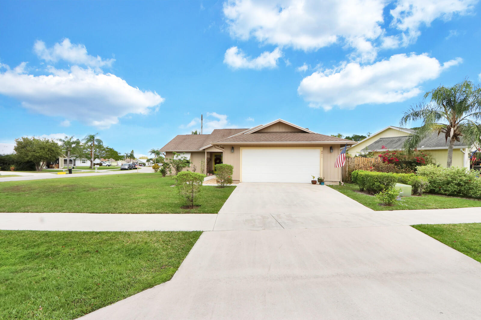 6811 Southeast Raintree Avenue Stuart, FL 34997 - Photo 3 of 24 01_Image_1_mls