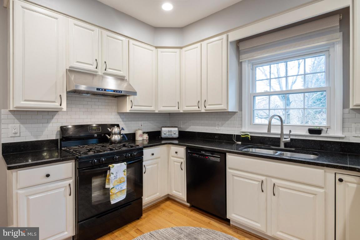 9717 Rugby Court Ellicott City, MD 21042 - Photo 12 of 59 Brand new dishwasher