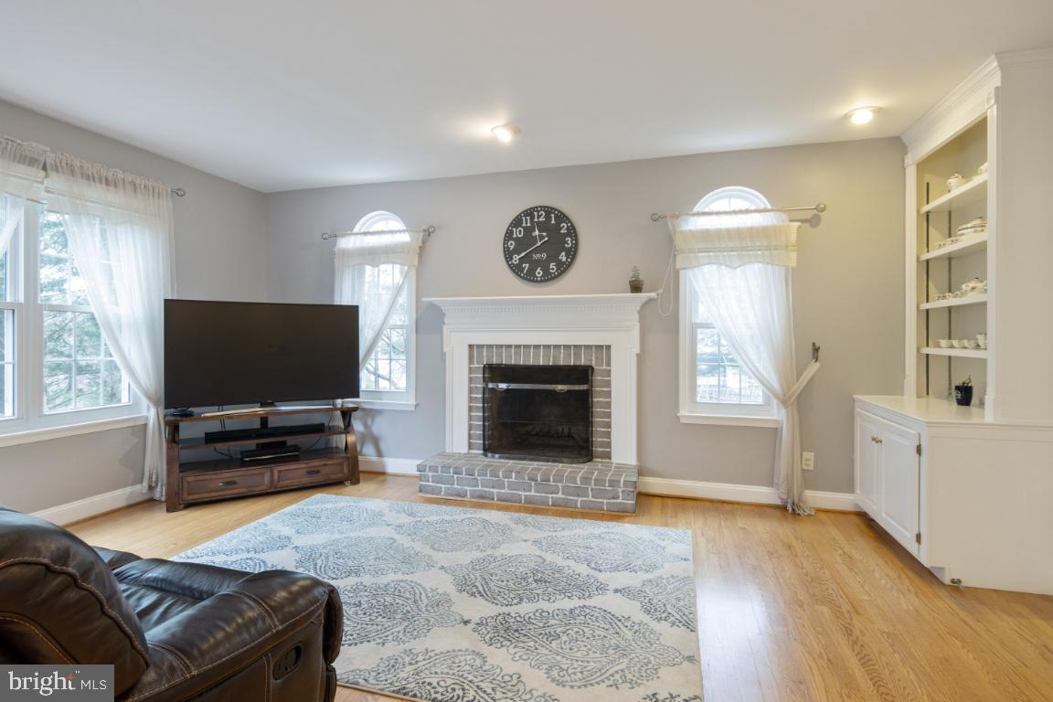 9717 Rugby Court Ellicott City, MD 21042 - Photo 16 of 59 Family room with paladin windows