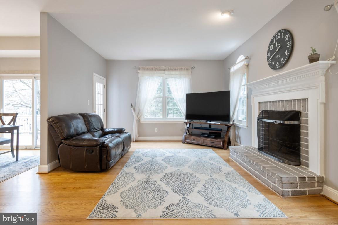 9717 Rugby Court Ellicott City, MD 21042 - Photo 17 of 59 Family room