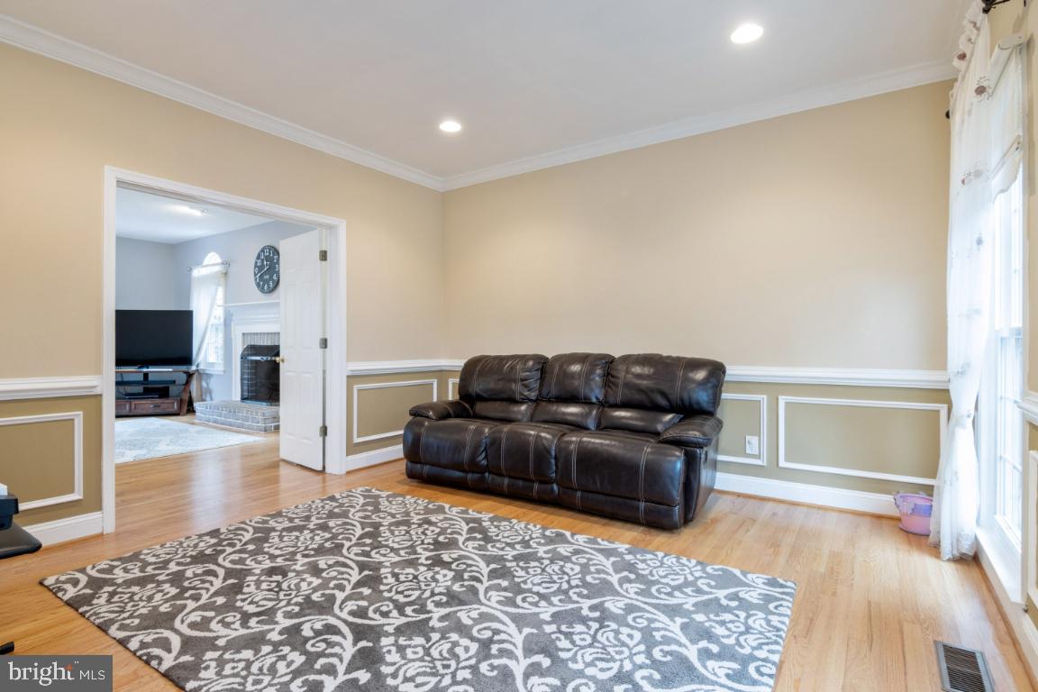 9717 Rugby Court Ellicott City, MD 21042 - Photo 5 of 59 Living room with 9' ceilings