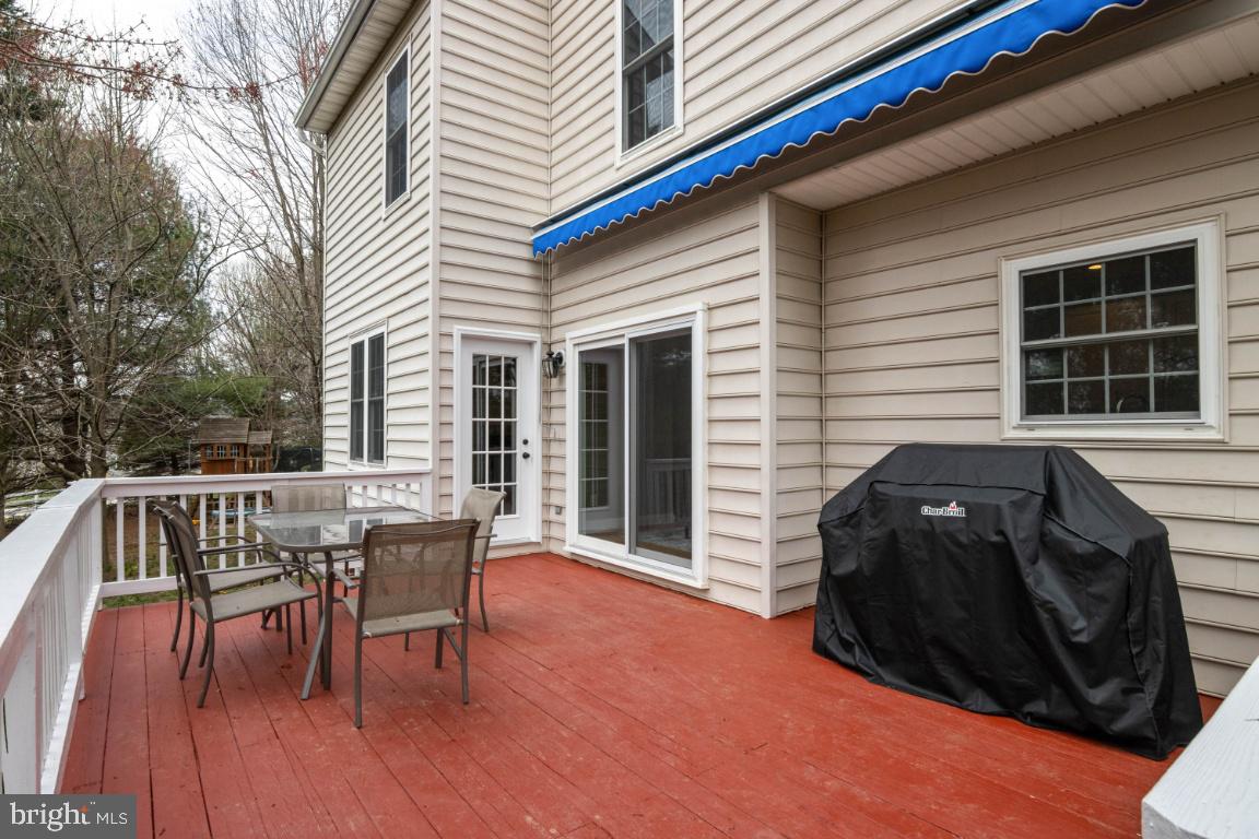 9717 Rugby Court Ellicott City, MD 21042 - Photo 43 of 59 Back deck with room for everyone!
