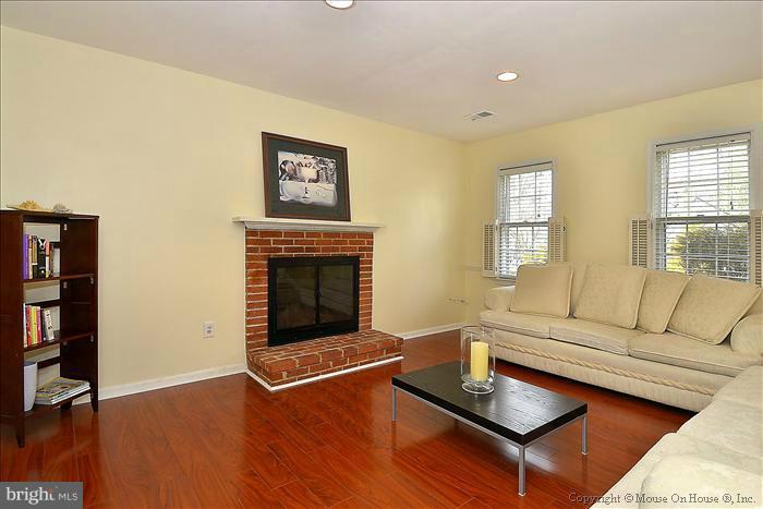 11 Treworthy Road Gaithersburg, MD 20878 - Photo 3 of 28 Family Room