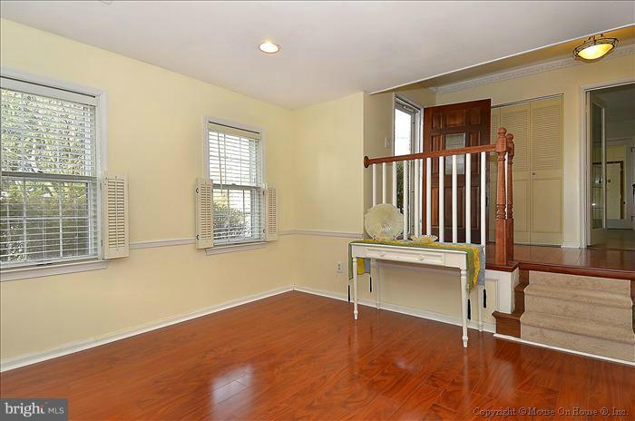 11 Treworthy Road Gaithersburg, MD 20878 - Photo 23 of 28 Family Room