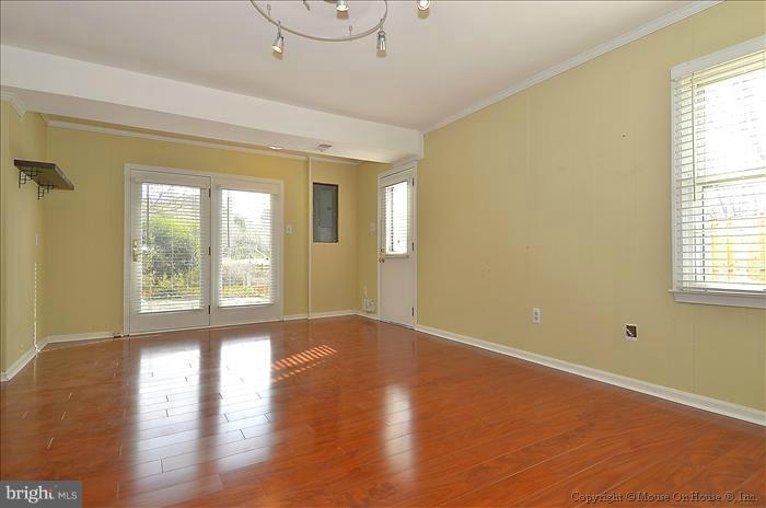 11 Treworthy Road Gaithersburg, MD 20878 - Photo 10 of 28 Family Room