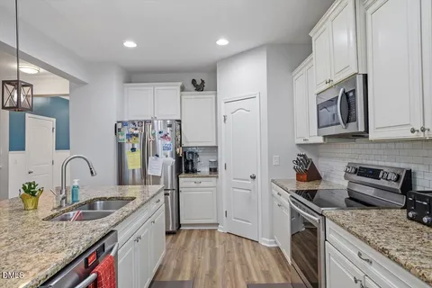 $540,000 | 725 Harvest Point Drive, Fuquay-Varina, NC 27526