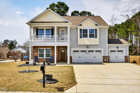 $540,000 | 725 Harvest Point Drive, Fuquay-Varina, NC 27526