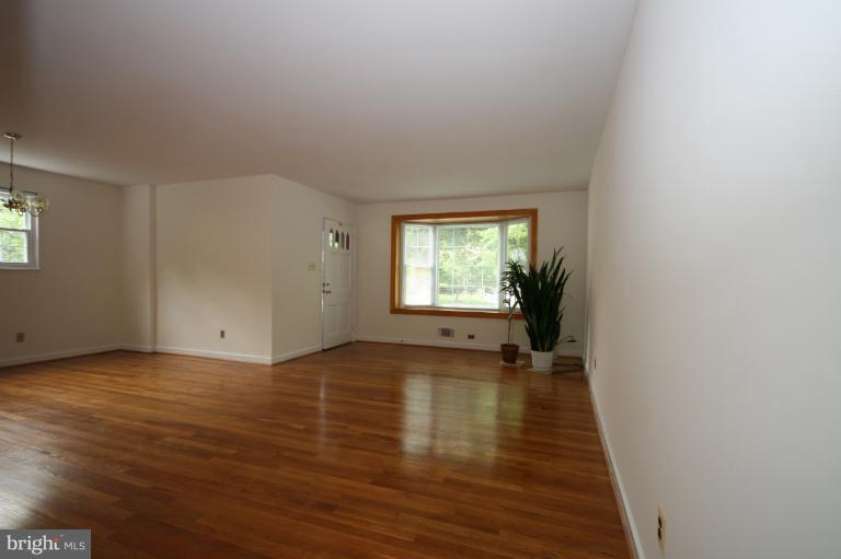 12604 Littleton Street Silver Spring, MD 20906 - Photo 4 of 24 Living Room