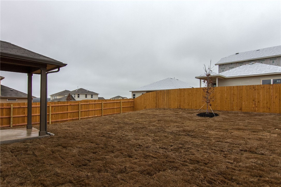 6916 Ranchito Drive Austin, TX 78744 - Photo 34 of 37 a bathroom with a shower