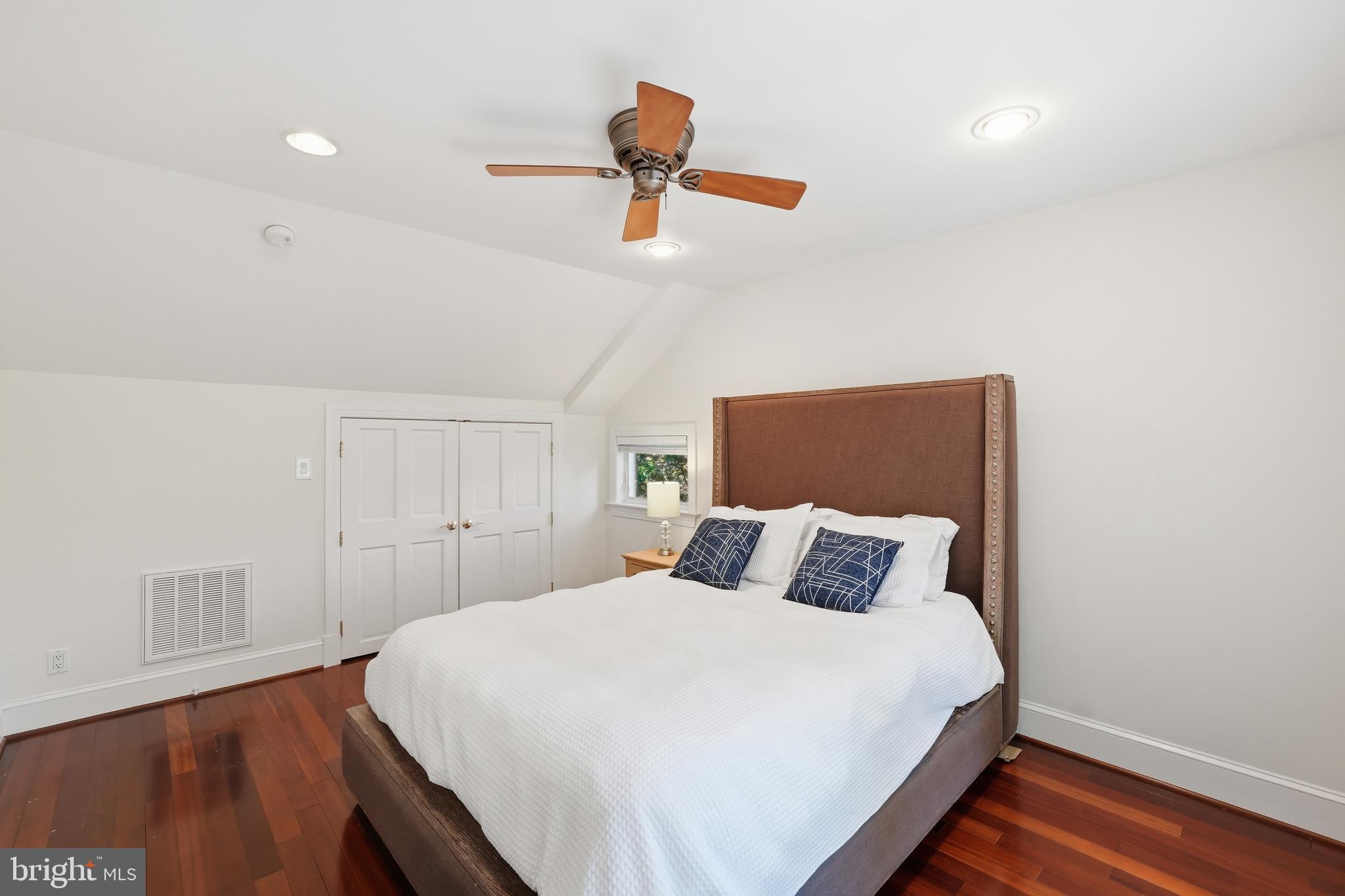 414 Skyhill Road Alexandria, VA 22314 - Photo 26 of 42 Upper Suite 1