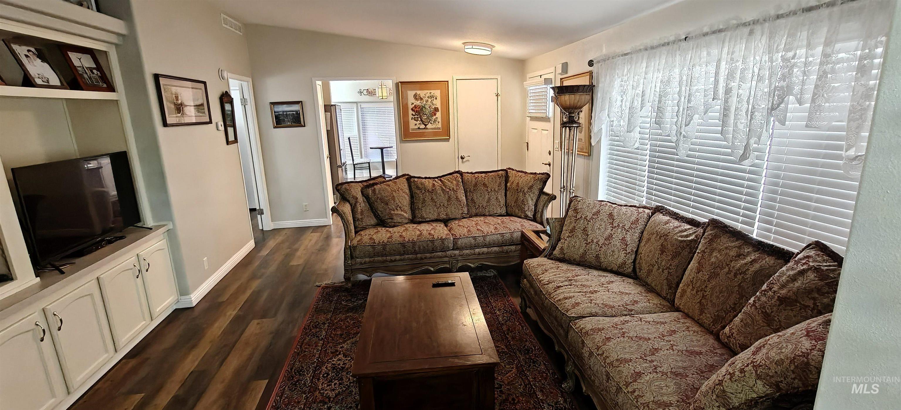 421 South Curtis Road Boise, ID 83705 - Photo 3 of 24