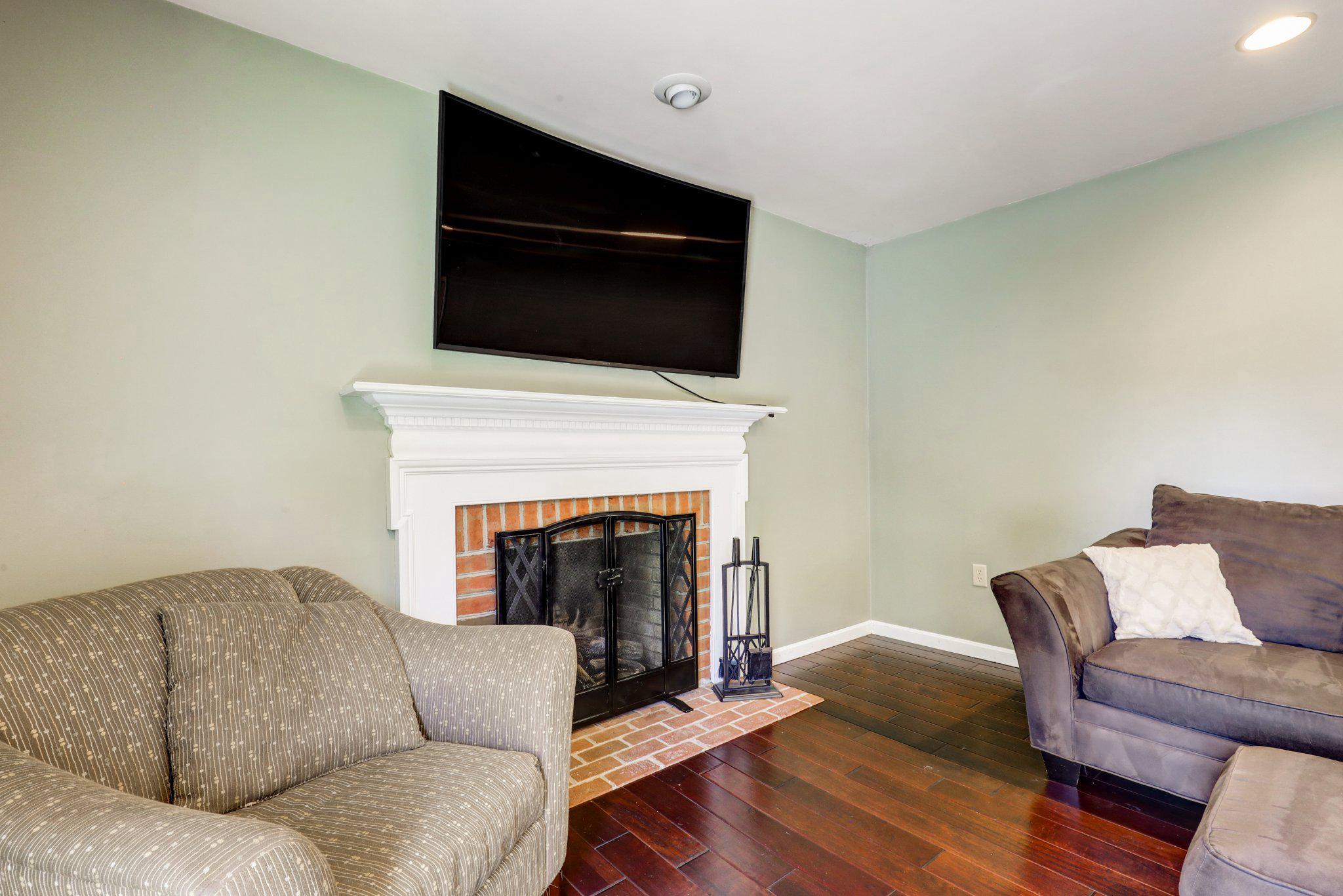 2 Mockingbird Drive Denver, PA 17517 - Photo 24 of 39 Cozy living space with modern charm.