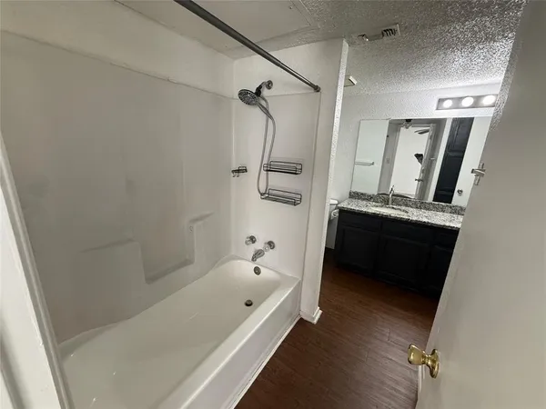 $1,300 | 422 West 4th Street, Kennedale, TX 76060