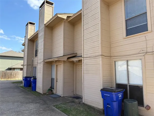 $1,300 | 422 West 4th Street, Kennedale, TX 76060