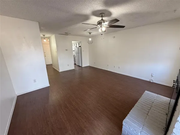 $1,300 | 422 West 4th Street, Kennedale, TX 76060