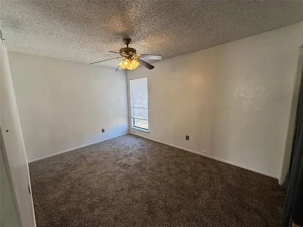 $1,300 | 422 West 4th Street, Kennedale, TX 76060