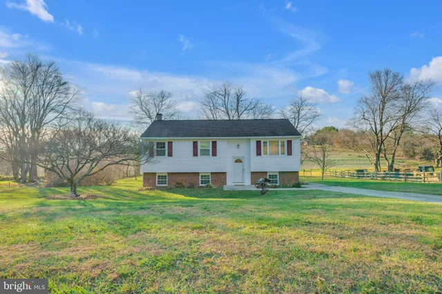 a view of a house with a big yard