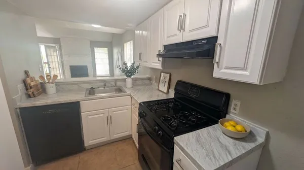 $1,695 | 1711 Burton Drive, Unit B, Austin, TX 78741