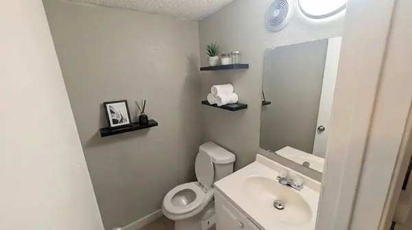 $1,695 | 1711 Burton Drive, Unit B, Austin, TX 78741