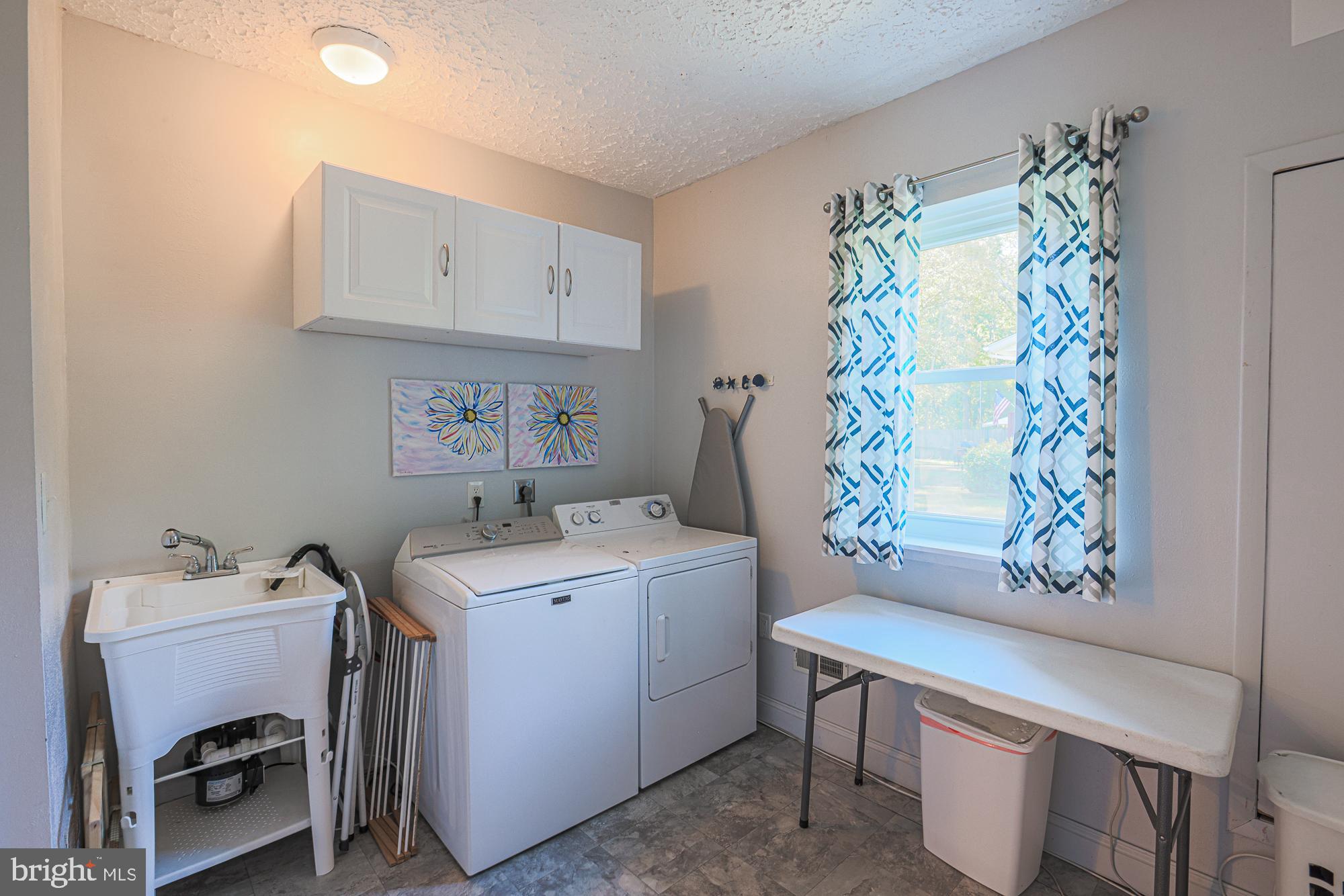 8425 Bussenius Road Pasadena, MD 21122 - Photo 29 of 33 Laundry room