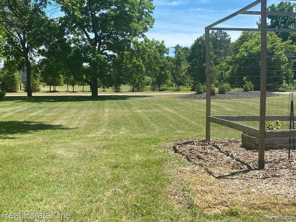 1561 North Hickory Ridge Road Highland, MI 48357 - Photo 11 of 39