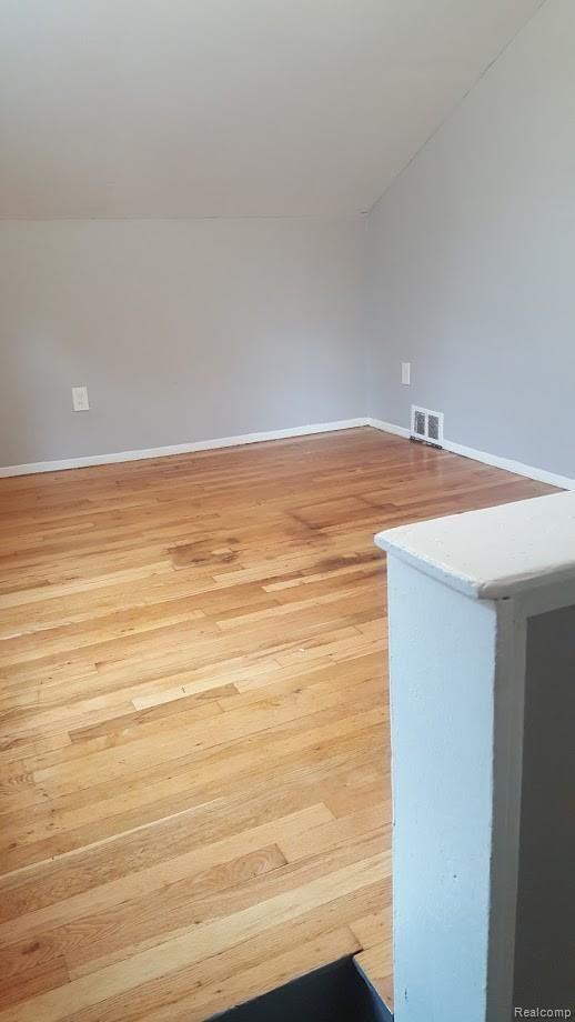 18474 Rutherford Street Detroit, MI 48235 - Photo 12 of 15 Upper Sitting Room.jpg