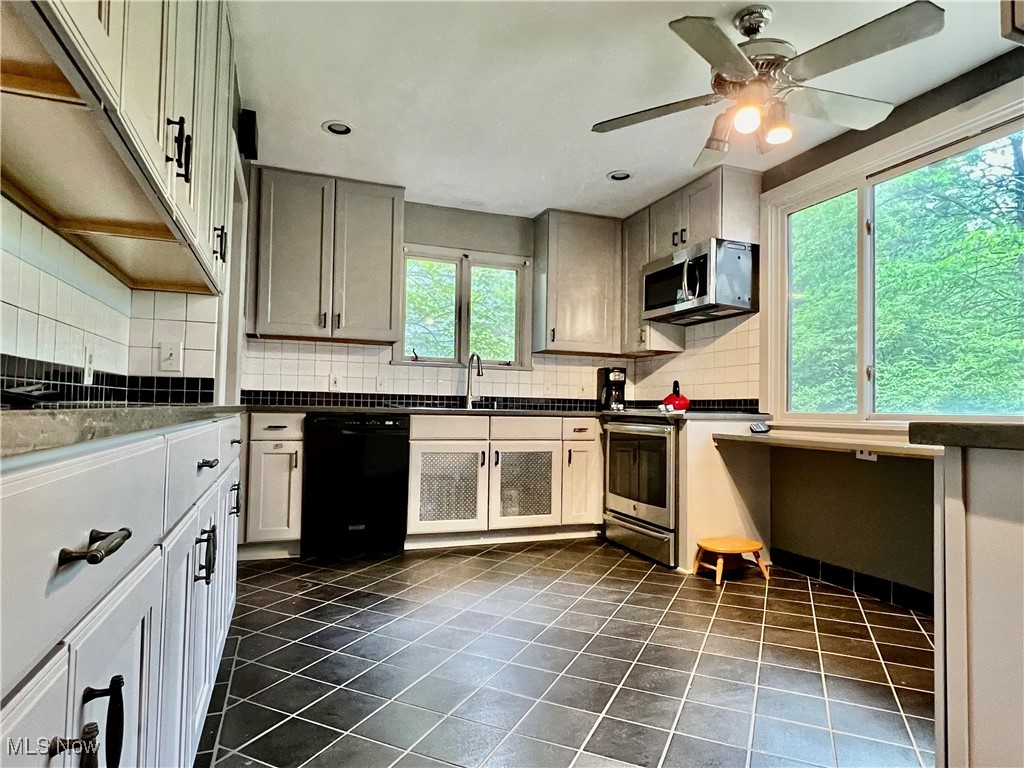 16215 Oakhill Road Cleveland, OH 44112 - Photo 22 of 41 Gallery Image 22