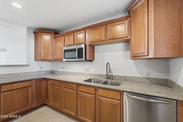 an empty room with windows and ceiling fan