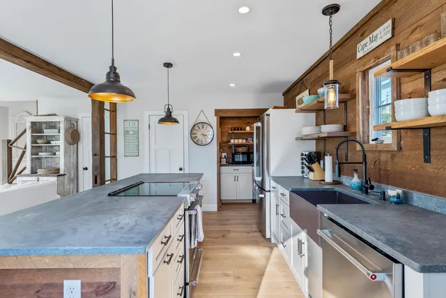 $975,000 | 5 East Delaware Parkway, Unit B, Villas, NJ 08251