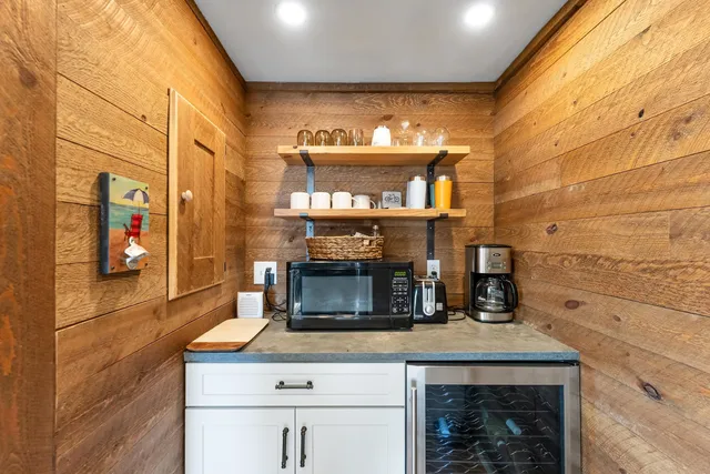 $975,000 | 5 East Delaware Parkway, Unit B, Villas, NJ 08251