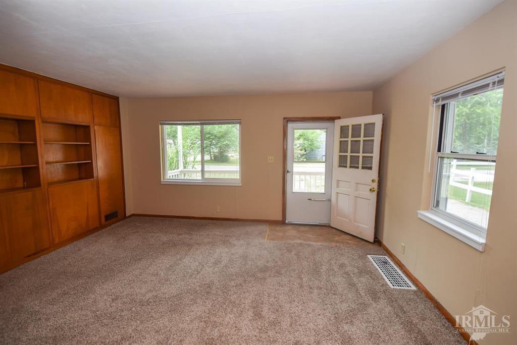 820 South Umbarger Road Muncie, IN 47304 - Photo 4 of 24 Gallery Image 4