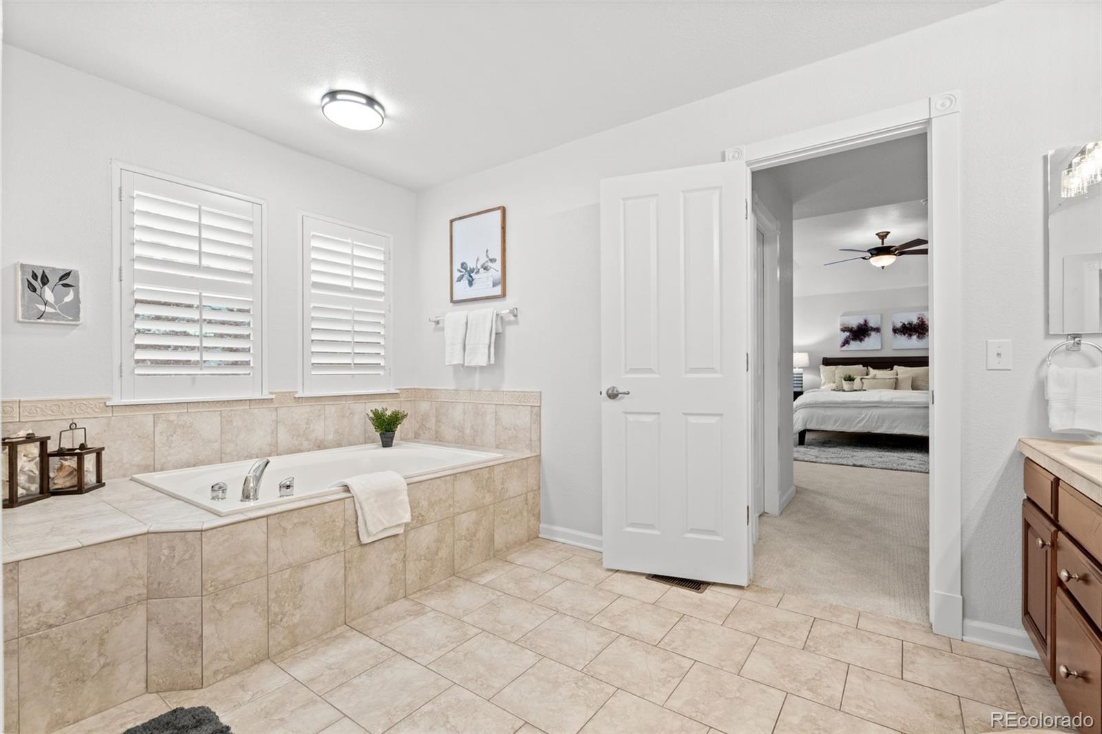 10683 Amesbury Way Highlands Ranch, CO 80126 - Photo 27 of 44 a spacious bathroom with a bathtub and a sink