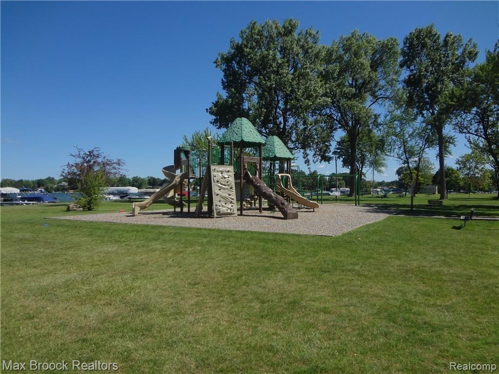 1602 Inverness Street Sylvan Lake, MI 48320 - Photo 32 of 34