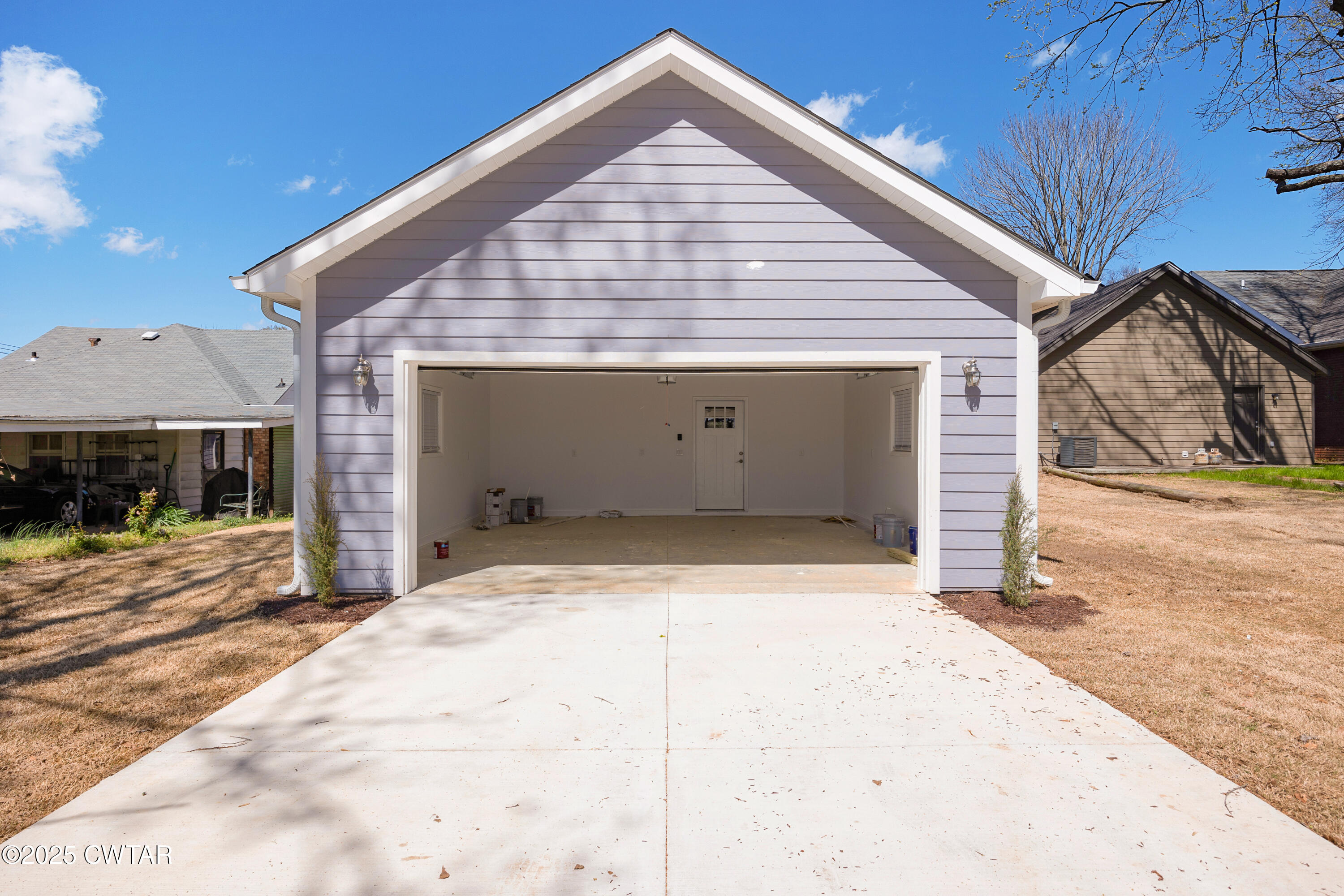 300 West Deaderick Street Jackson, TN 38301 - Photo 2 of 16 a view of yellow house