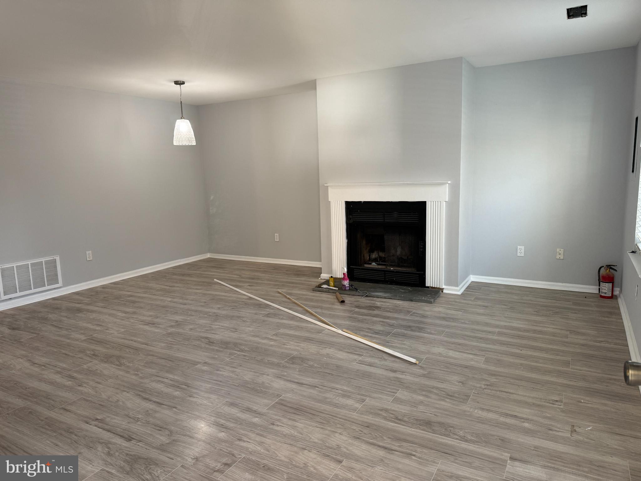 1608 Huntingdon Mews Clementon, NJ 08021 - Photo 2 of 5