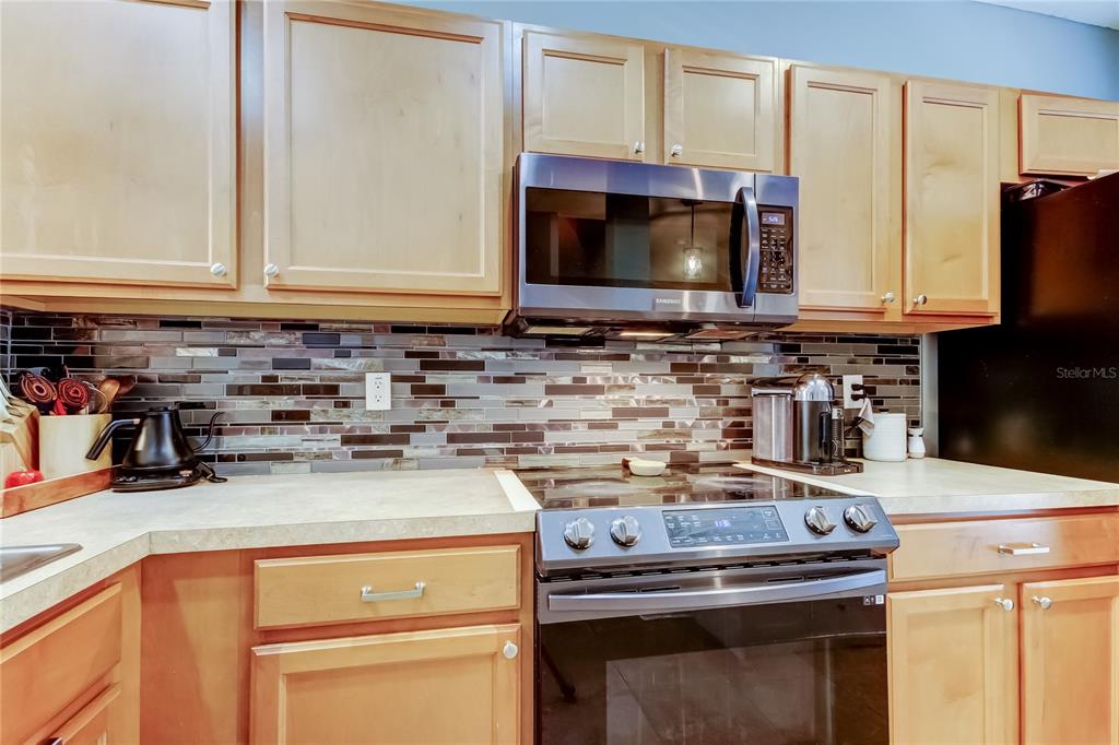 8504 Gablebend Way Tampa, FL 33647 - Photo 15 of 34 a kitchen with a stove and a microwave