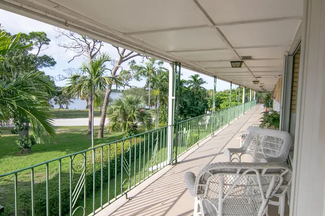 $129,000 | 4056 Lake Osborne Drive, Unit 15, Lake Worth, FL 33461