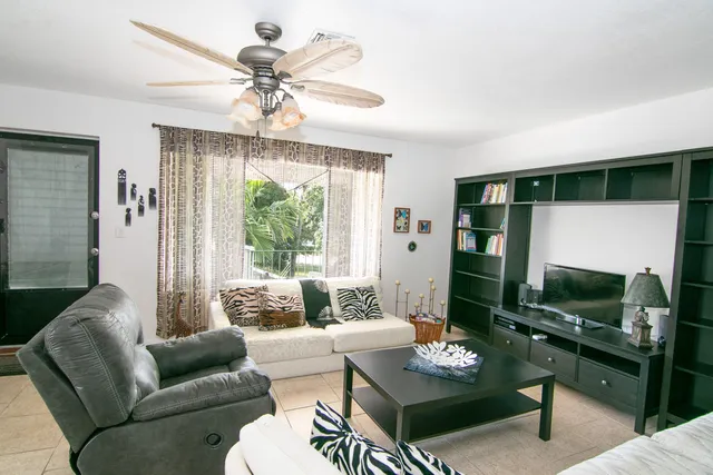 $129,000 | 4056 Lake Osborne Drive, Unit 15, Lake Worth, FL 33461