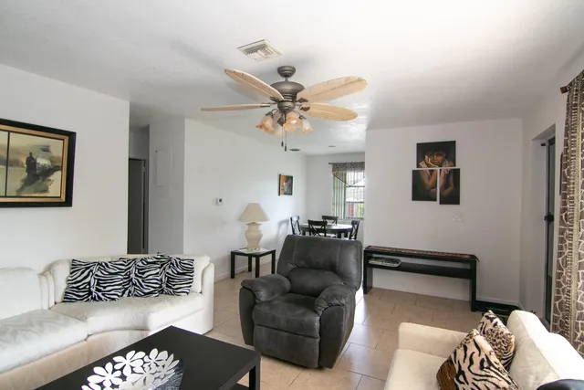 $129,000 | 4056 Lake Osborne Drive, Unit 15, Lake Worth, FL 33461