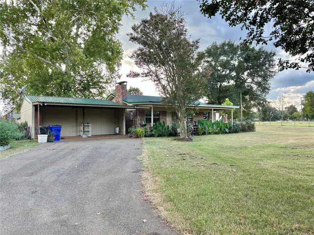 a view of a house with a outdoor space