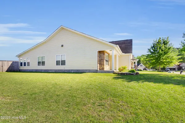 $2,325 | 201 Quincy Court, New Bern, NC 28560