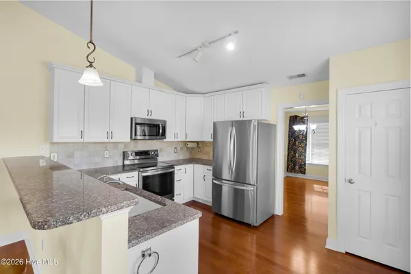 $2,325 | 201 Quincy Court, New Bern, NC 28560