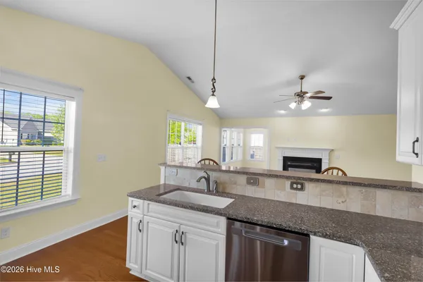 $2,325 | 201 Quincy Court, New Bern, NC 28560