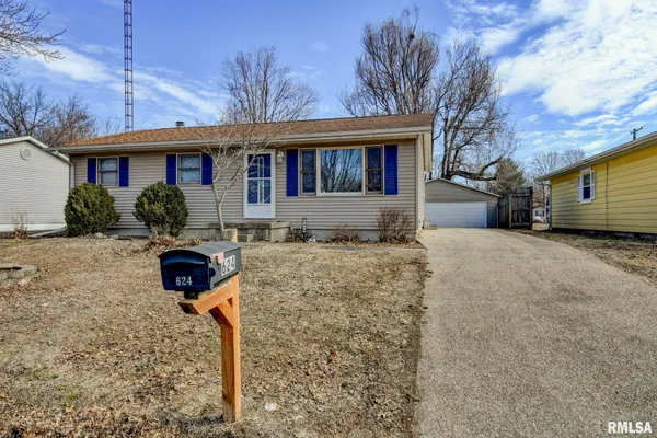 $174,900 | 624 North Pine Street, Taylorville, IL 62568